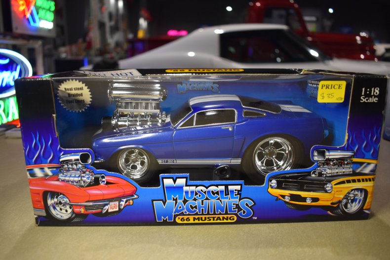 1966 Mustang Muscle Machine 1:18 NIB